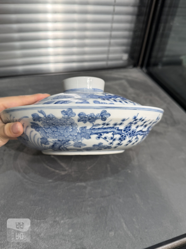 清晚期青花淡描四季花卉纹折腰盖锅 - 图2